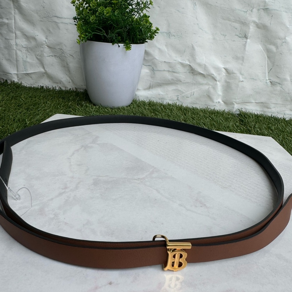 Burberry TB Reversible Leather
Belt Brown/ Black with Gold Burberry Logo Accent - Picture 3 of 16